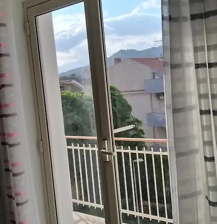Sebastian House Διαμέρισμα *