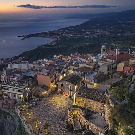Sebastian House Lägenhet Giardini Naxos