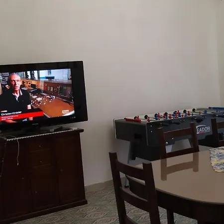 Sebastian House דירה *