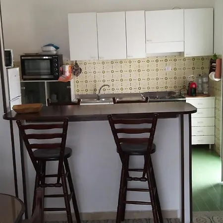 Sebastian House דירה