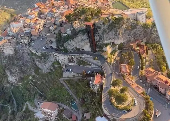 Sebastian House * Giardini Naxos